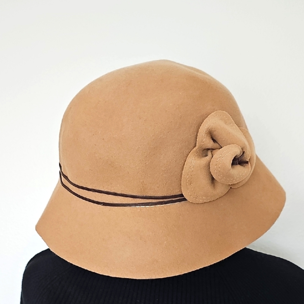 Banana Republic Elegant Wool Tan Women's Hat with Floral Accent